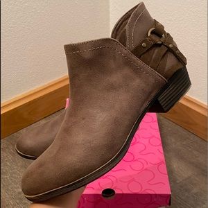 Sugar Twinning Ankle Booties - Women’s 9.5